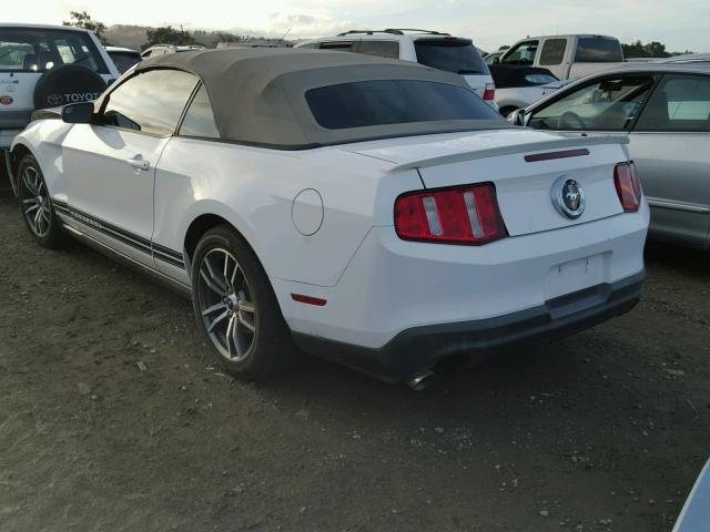 1ZVBP8EM2B5120884 - 2011 FORD MUSTANG WHITE photo 3