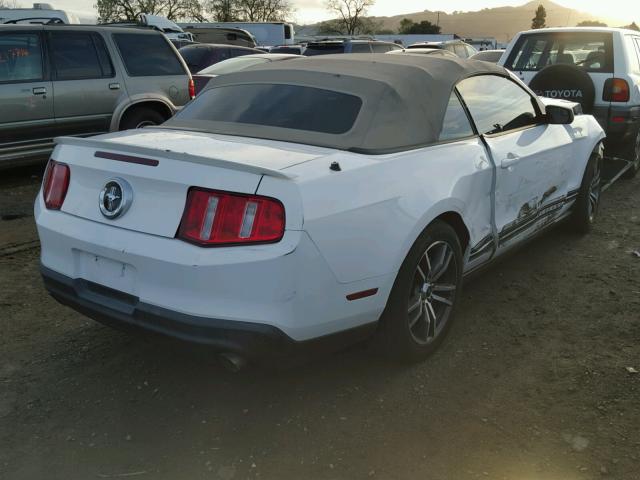 1ZVBP8EM2B5120884 - 2011 FORD MUSTANG WHITE photo 4