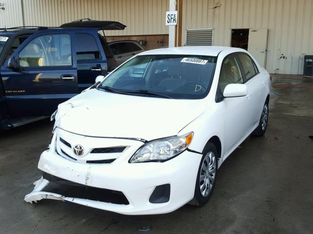 2T1BU4EE0CC876361 - 2012 TOYOTA COROLLA BA WHITE photo 2