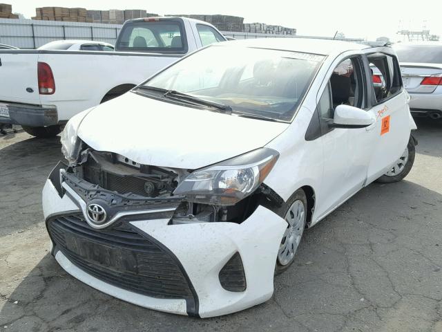 VNKKTUD30FA041511 - 2015 TOYOTA YARIS WHITE photo 2