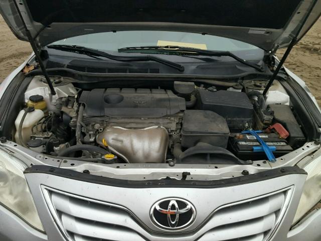 4T1BF3EK6AU109653 - 2010 TOYOTA CAMRY BASE SILVER photo 7