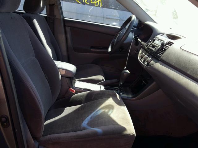 JTDBE32K953025494 - 2005 TOYOTA CAMRY LE SILVER photo 5