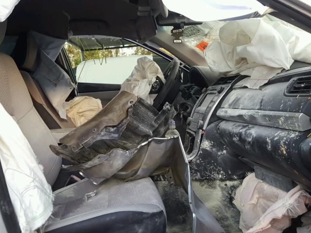 4T1BF1FK3HU801642 - 2017 TOYOTA CAMRY LE ვერცხლისფერი ფოტო 5