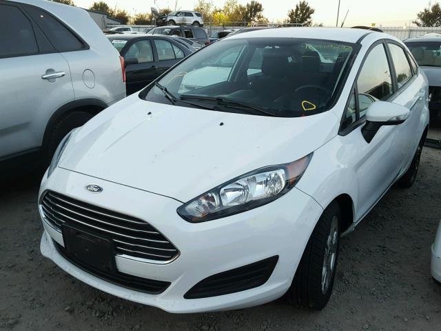 3FADP4BJ7FM203926 - 2015 FORD FIESTA SE WHITE photo 2