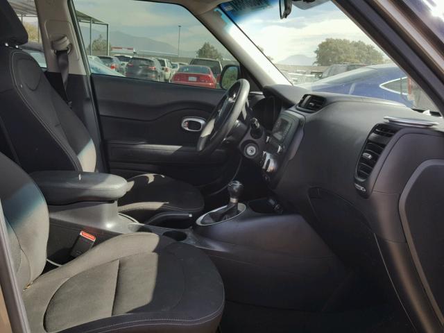 KNDJN2A28G7284299 - 2016 KIA SOUL GRAY photo 5