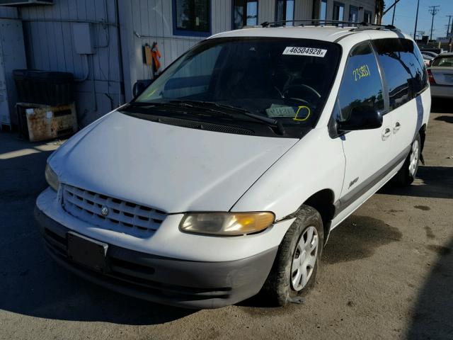 2P4GP45G6XR216048 - 1999 PLYMOUTH VOYAGER SE WHITE photo 2