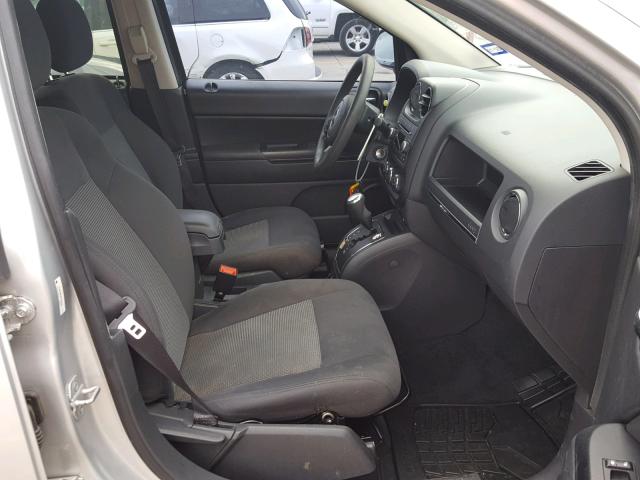 1C4NJCBA4CD723910 - 2012 JEEP COMPASS SP 灰色 照片 5