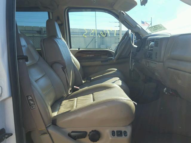 1FTNW21P04EA97950 - 2004 FORD F250 SUPER WHITE photo 5