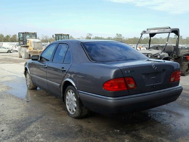 WDBJF55F8VA395770 - 1997 MERCEDES-BENZ E 320 GRAY photo 3