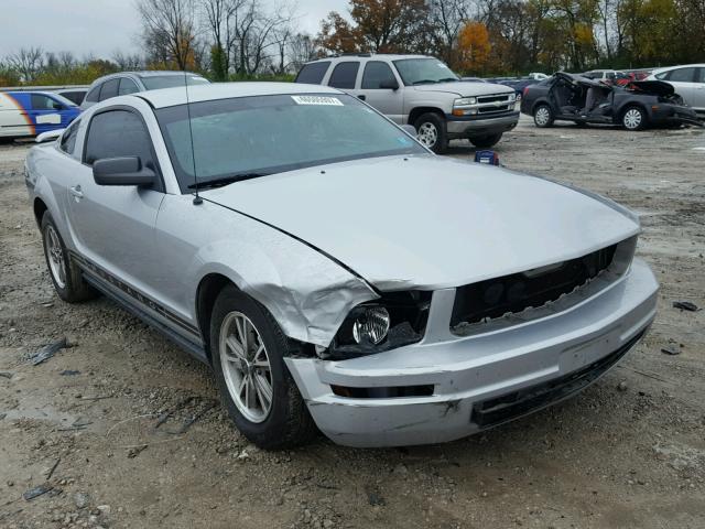 1ZVFT80N155116083 - 2005 FORD MUSTANG SILVER photo 1