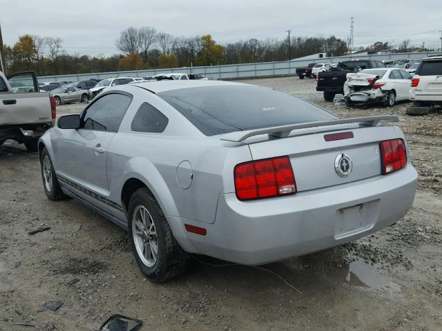 1ZVFT80N155116083 - 2005 FORD MUSTANG SILVER photo 3