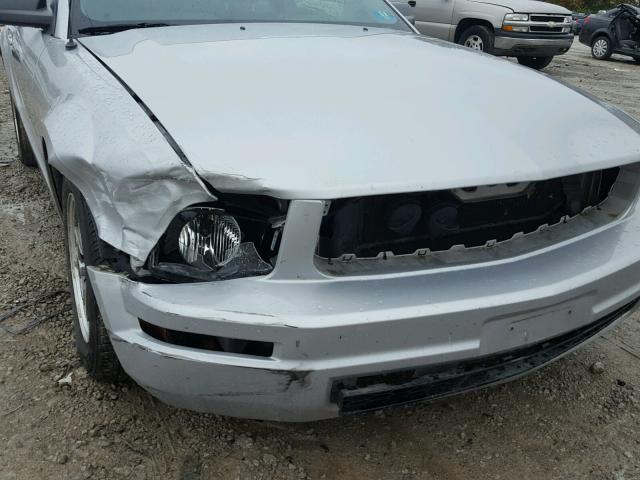 1ZVFT80N155116083 - 2005 FORD MUSTANG SILVER photo 9