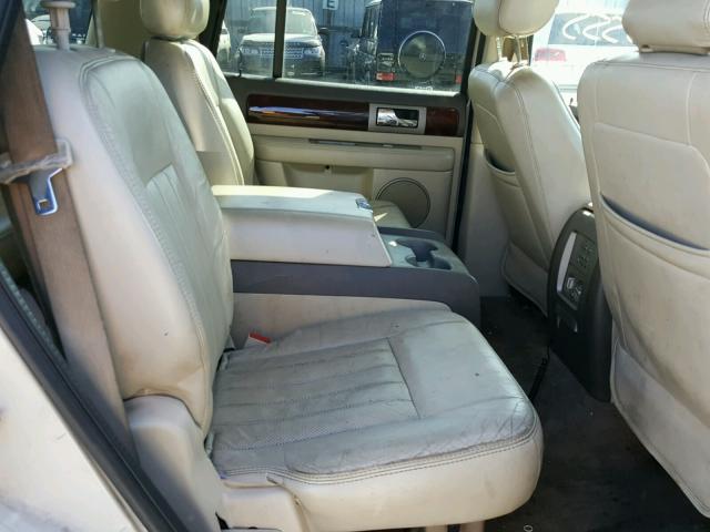 5LMFU27R54LJ36796 - 2004 LINCOLN NAVIGATOR 奶油色 照片 6