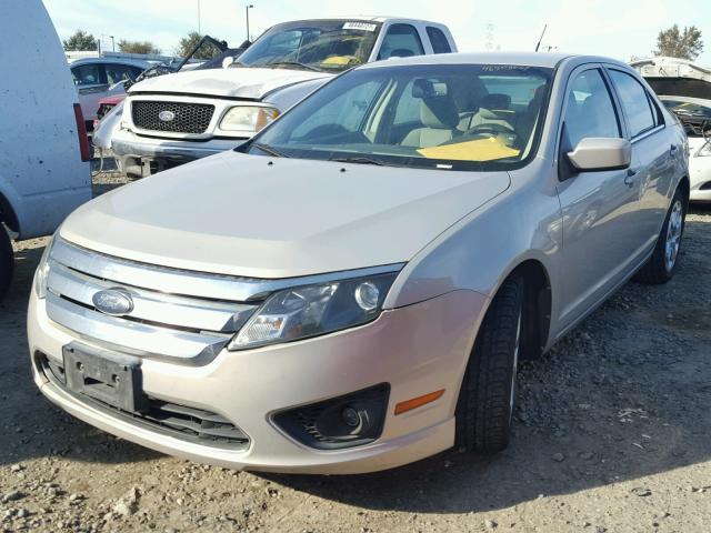 3FAHP0HA5AR265743 - 2010 FORD FUSION SE SILVER photo 2