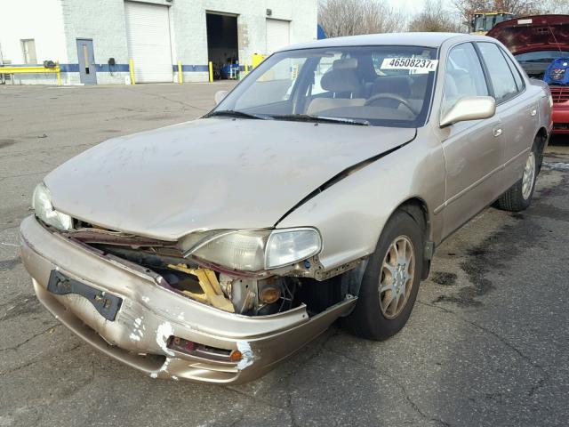 4T1BG12K2TU735256 - 1996 TOYOTA CAMRY DX TAN photo 2