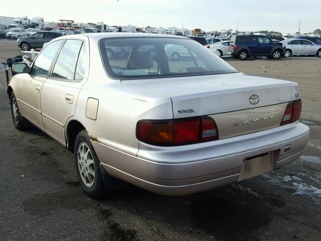 4T1BG12K2TU735256 - 1996 TOYOTA CAMRY DX TAN photo 3