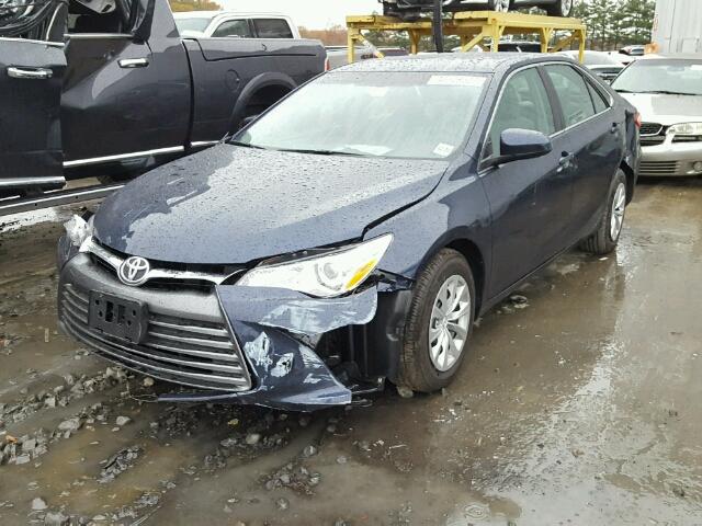 4T1BF1FKXHU703269 - 2017 TOYOTA CAMRY LE BLUE photo 2