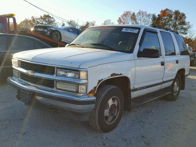 1GNEK13R7XJ408801 - 1999 CHEVROLET TAHOE WHITE photo 2