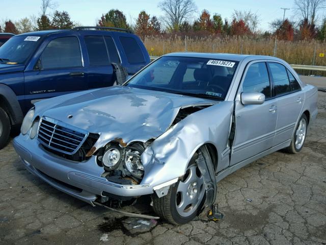 WDBJF83J02X067180 - 2002 MERCEDES-BENZ E 430 SILVER photo 2