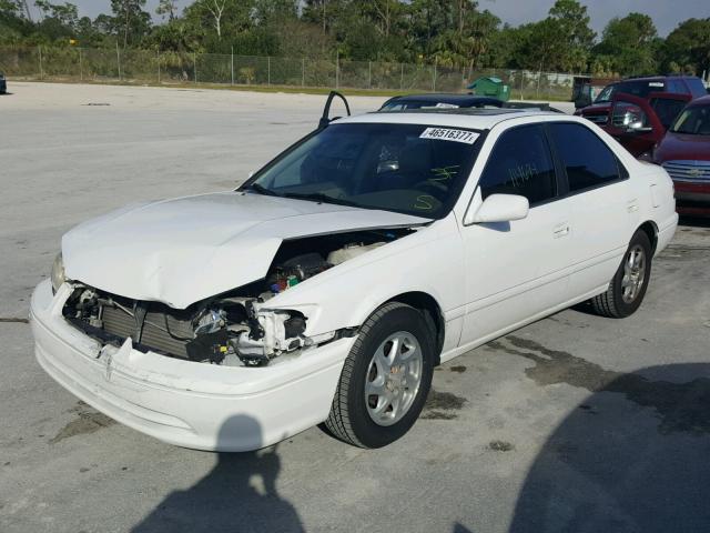 JT2BG22K4Y0456425 - 2000 TOYOTA CAMRY WHITE photo 2