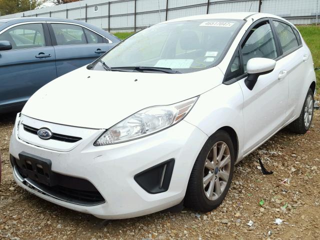 3FADP4EJXBM239129 - 2011 FORD FIESTA SE WHITE photo 2