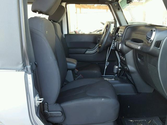 1C4AJWAG9HL539694 - 2017 JEEP WRANGLER S SILVER photo 5