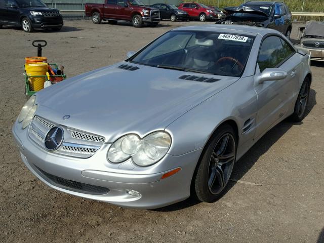 WDBSK75F25F094457 - 2005 MERCEDES-BENZ SL 500 SILVER photo 2