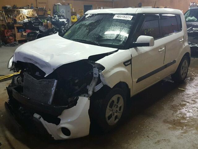 KNDJT2A57D7506472 - 2013 KIA SOUL WHITE photo 2