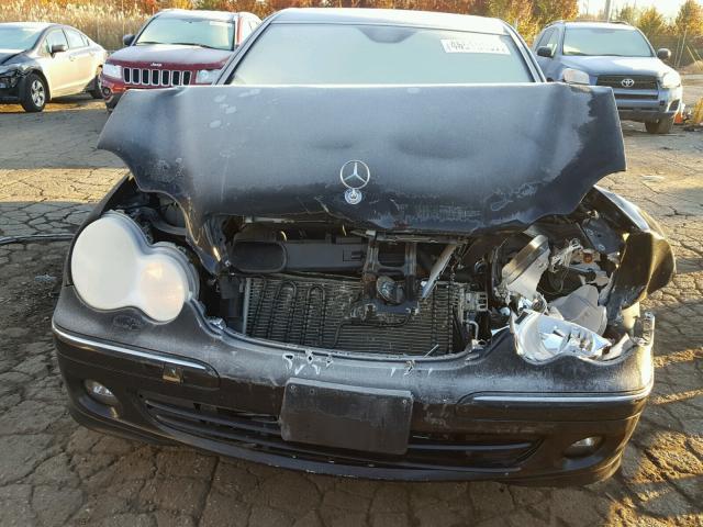 WDBRF92H47F927635 - 2007 MERCEDES-BENZ C BLACK photo 7