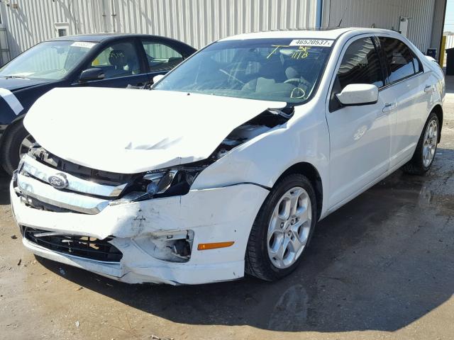 3FAHP0HA1BR119602 - 2011 FORD FUSION SE WHITE photo 2