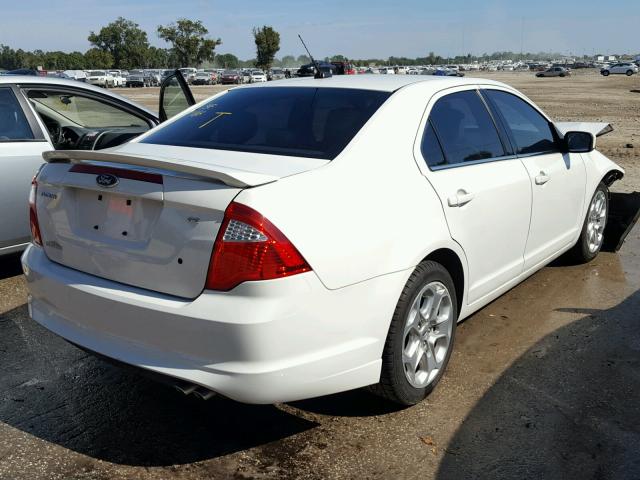 3FAHP0HA1BR119602 - 2011 FORD FUSION SE WHITE photo 4