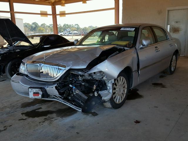 1LNHM81W93Y646339 - 2003 LINCOLN TOWN CAR E SILVER photo 2