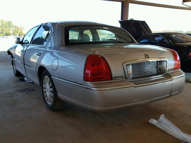 1LNHM81W93Y646339 - 2003 LINCOLN TOWN CAR E SILVER photo 3