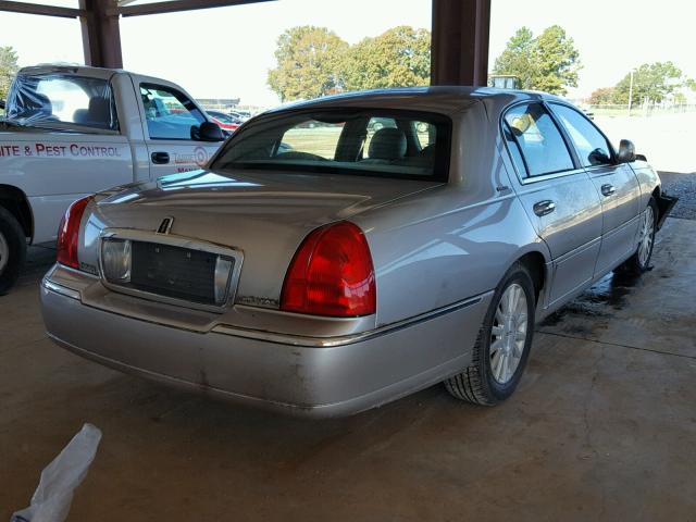 1LNHM81W93Y646339 - 2003 LINCOLN TOWN CAR E SILVER photo 4