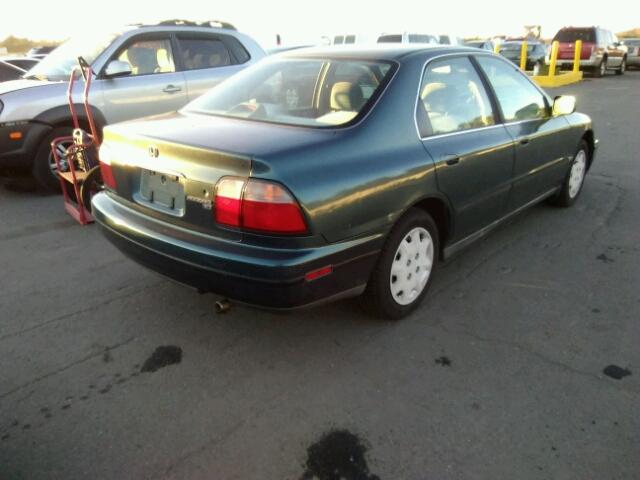 1HGCD5639TA262213 - 1996 HONDA ACCORD GREEN photo 3