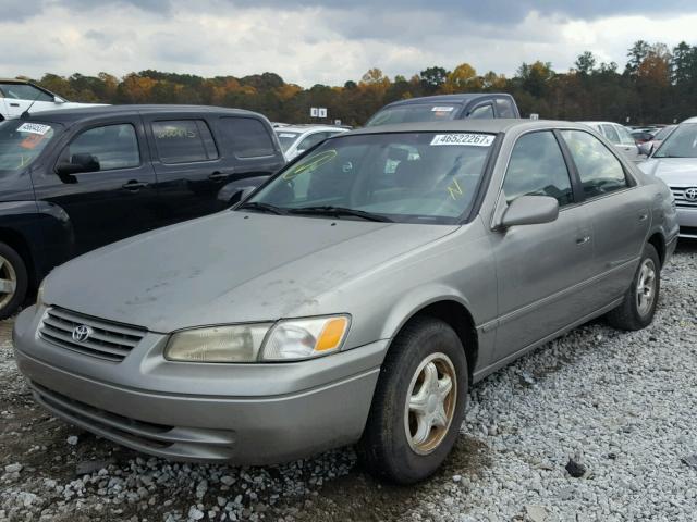 4T1BG22K0WU269496 - 1998 TOYOTA CAMRY CE GRAY photo 2