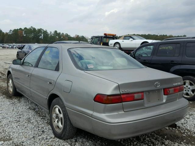 4T1BG22K0WU269496 - 1998 TOYOTA CAMRY CE GRAY photo 3