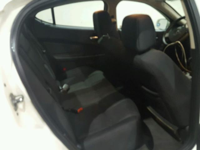 2G2WP552181122402 - 2008 PONTIAC GRAND PRIX WHITE photo 6