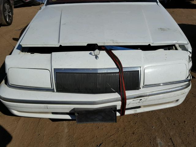 1C3XC66R6PD102800 - 1993 CHRYSLER NEW YORKER 白色 照片 7
