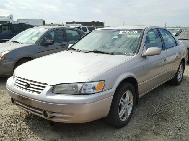 4T1BF22K2XU932202 - 1999 TOYOTA CAMRY LE GOLD photo 2