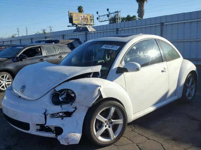 3VWRW31C49M508589 - 2009 VOLKSWAGEN NEW BEETLE WHITE photo 2