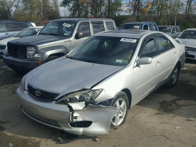 4T1BE32K55U095211 - 2005 TOYOTA CAMRY LE SILVER photo 2