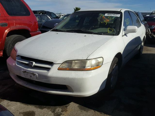 1HGCG564XWA103480 - 1998 HONDA ACCORD LX WHITE photo 2