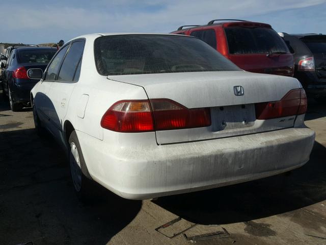 1HGCG564XWA103480 - 1998 HONDA ACCORD LX WHITE photo 3