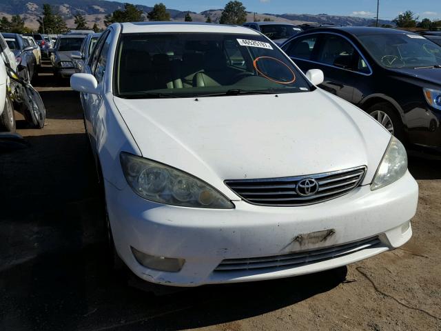 4T1BE32K25U619267 - 2005 TOYOTA CAMRY LE WHITE photo 1