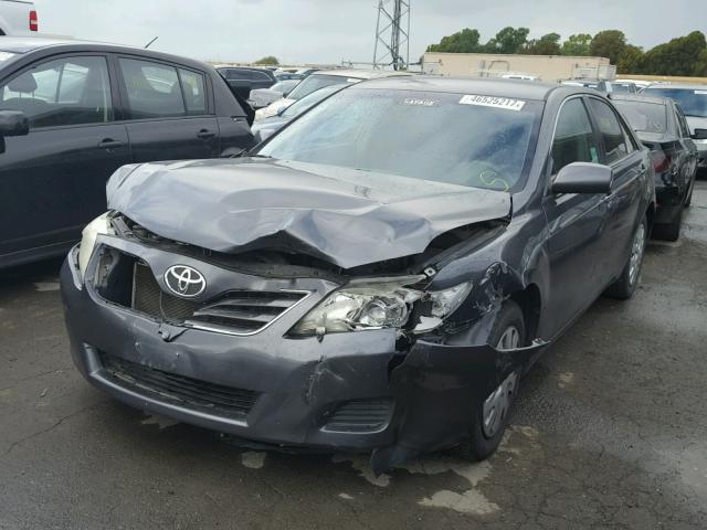 4T1BF3EK2AU072262 - 2010 TOYOTA CAMRY BASE GRAY photo 2