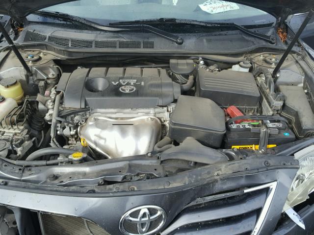 4T1BF3EK2AU072262 - 2010 TOYOTA CAMRY BASE GRAY photo 7