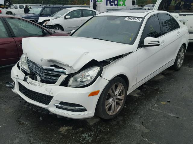 WDDGF4HB4DF977208 - 2013 MERCEDES-BENZ C 250 WHITE photo 2