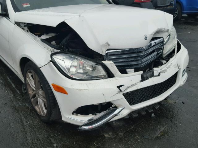 WDDGF4HB4DF977208 - 2013 MERCEDES-BENZ C 250 WHITE photo 9