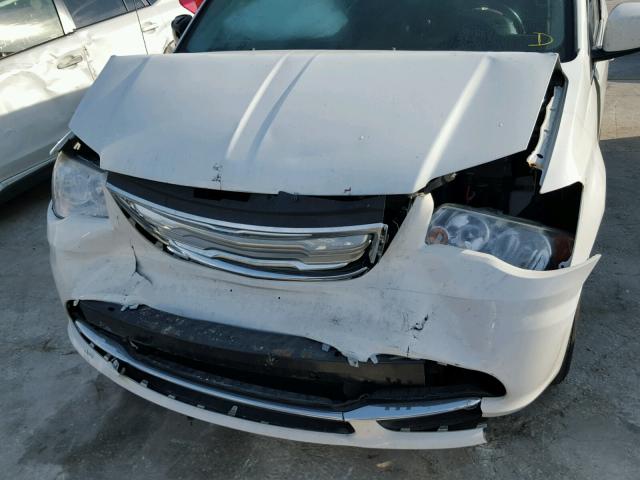 2C4RC1BG2CR312958 - 2012 CHRYSLER TOWN & COU WHITE photo 9